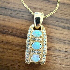 NWOT 16" 14K Yellow Gold Oval Opal Round Diamond Pendant Necklace